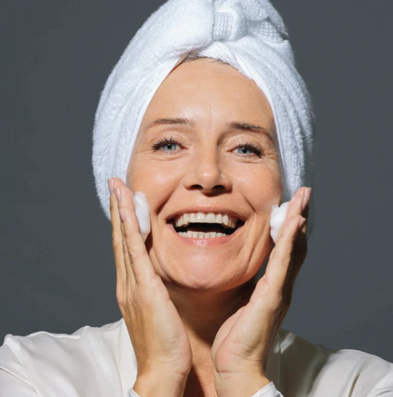 Mousse nettoyante anti-âge 2 en 1 nettoyante et tonique intégré