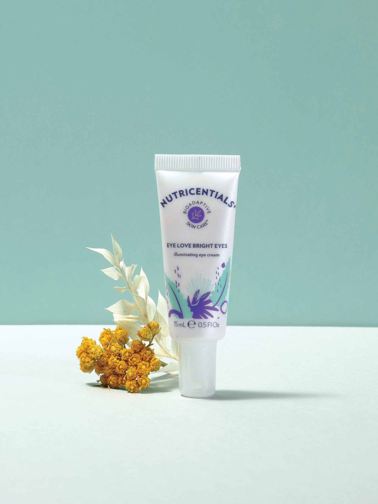 Contour des yeux illuminateur, hydratant, teinté et bio adaptatif