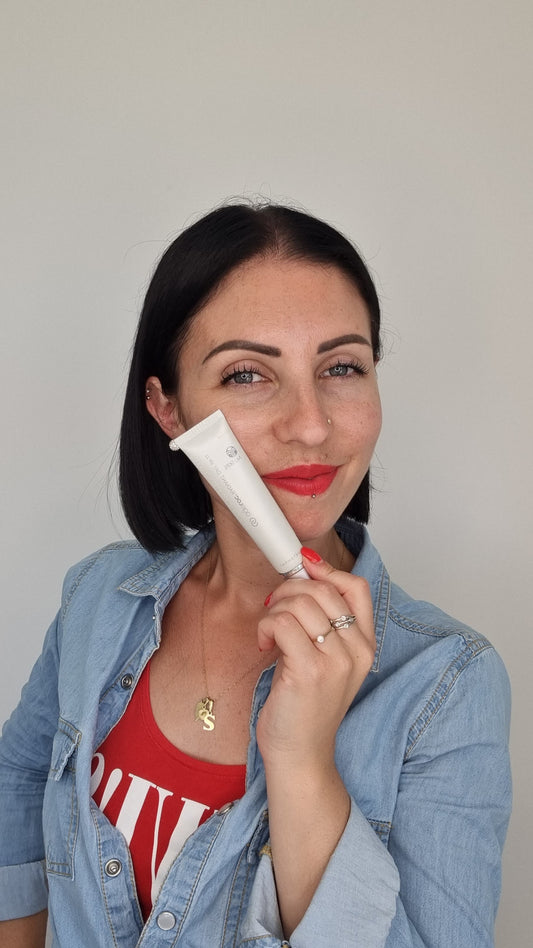 Crème de jour hydratante et puissante en anti-âge avec protection solaire